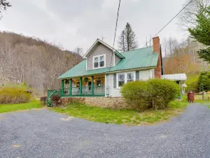 Pet-Friendly Smoky Mountain Getaway with Fire Pit!
