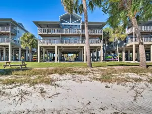 Cedar Key Condo w/ Balcony & Gulf Views!