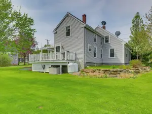 Rockland Home w/ Deck 5 Mins to Historic Downtown!