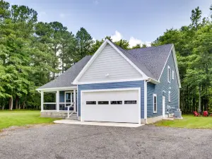 Christys Cottage with Hot Tub - 2 Mi to Beach!