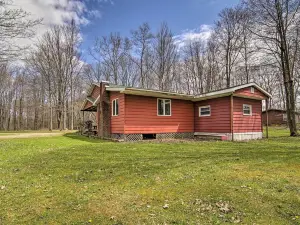 Rustic & Modern Russell Cabin w/ Grill + Deck