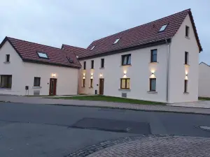 Lux Suites X2
