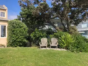 Oakura Bay Absolute Beachfront Holiday Home