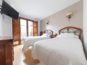 Hostal SIN Recep24H Puerta de la Villa - Pet Friendly & Restaurante