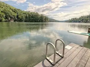 Hannahs Perch on Lake Burton with Private Top Patio and Bottom Dock