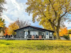 Lakeside Cabin+Hot Tub+Provided Firewood