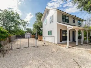 Charming guest studio in the heart of Liberty Hill