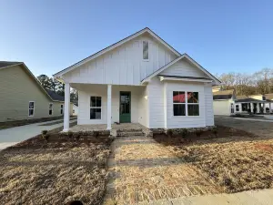 Brand New Gameday Getaway! Less than 3 miles from Campus.