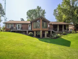 Lake Wissota Lookout – A Luxury Escape