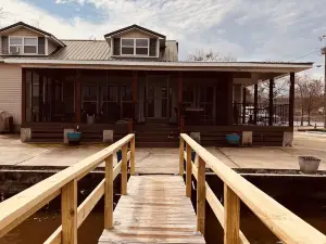 Relax near Lake Murray in our spacious 3-bedroom retreat