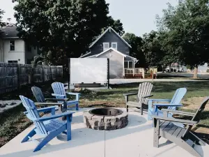 Fire Pit, Walk to Lake, Year-Round Hot Tub & Dog Friendly!