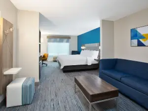 Holiday Inn Express & Suites Grand Rapids-North