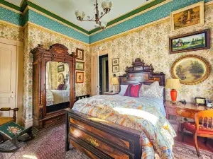 The JD Hyde Historic Inn