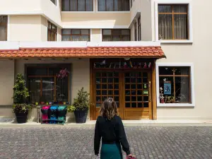 Hotel Makroz Colonial