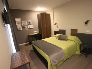 โรงแรมโปเว 2.4