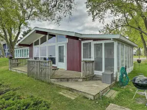 Lakefront Cottage Near Wineries and State Parks!