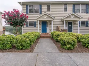 Charming 2-bedroom townhome on Smith Mountain Lake