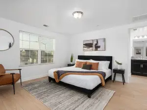 Luxury 3 bedroom House/ Designer