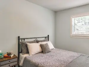 Riverfront Cottage Near Rock Island State Park