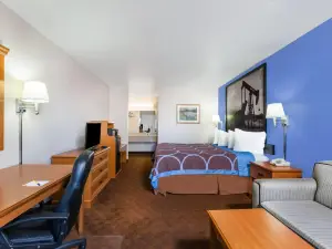 ซุปเปอร์ 8 บายวินด์แฮม เคลเบิร์น