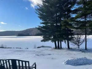 Chalet le Huard Directement au Bord du Lac