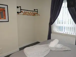 Klass Living - Welsh Drive Apartment
