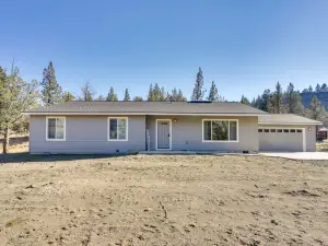 Terrebonne Home Steps to Deschutes River!