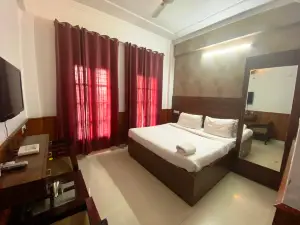 Red Apple Hotel