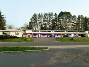 Love Hotels Timberline by OYO Lake Superior