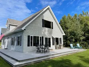 Beautiful Lake Champlain Getaway Sleeps 10-Chazy NY