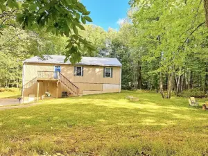 Cozy Farm Apartment A Near I83. Surrounded by a Private Park with Hiking Trails.