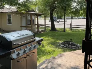 Charming Cecil Cottage Next To Landing!