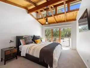 Paradise Retreat Lakehouse