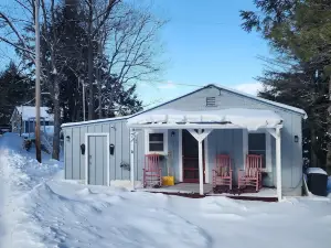 Cozy Crescent Cottage
