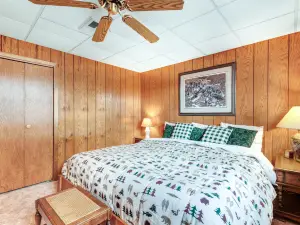 Peaceful lakefront cabin w/ seasonal swim raft, firepit, & fireplace - dogs ok