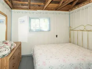 Cozy cottage on Lake Cecebe. Tranquility above Muskoka at Rockwynn Cottages