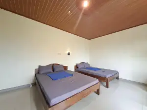 RedDoorz Near Candi Cetho Karanganyar