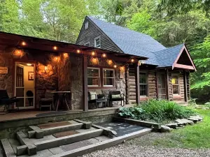 Hickory Creek Haven-Creekside Log Cabin-Allegheny National Forest Pet Friendly!