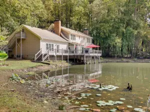 โรงแรมจิวเอล Laurenceville พร้อมท่าเรือเรือบนทะเลสาบส่วนตัว!