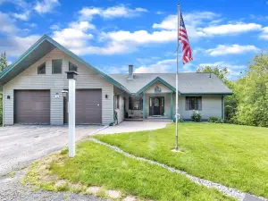 River Valley Sunset Home – Cozy & Calm, 20 Min to Sunday River, Bethel & Newry
