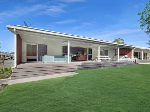 รีเฟลกชันส์ ฮอลิเดย์ พาร์คส์ อีวานส์ เฮด