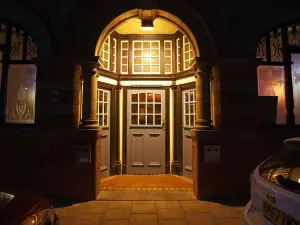 Castle Hotel