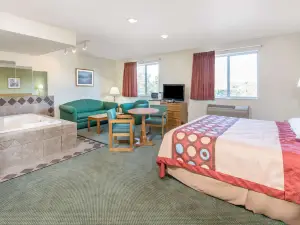 ซุปเปอร์ 8 บายวินด์แฮม เวสต์มิดเดิลเซ็กซ์/ย่านชารอน