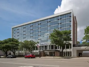DoubleTree by Hilton Jamestown