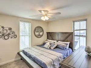 Cozy Delafield Apartment - Walk to Lake!