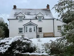Rose Cottage Room Bee Happy Min 2 Night Stay
