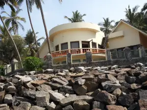 THE OUTRIGGER - Exclusive 2 BR Beachfront Villa