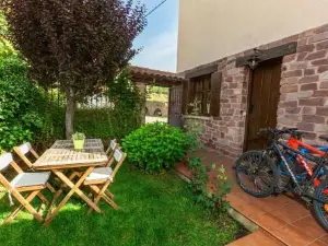 Charming House in Fresneda de la Sierra Tiron with Garden