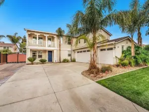 Brentwood Posh 5-Bedroom w/steam shower near hwy