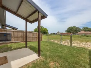 New Cozy, Hidden 2BR/1BA Nest in Lindale, Texas